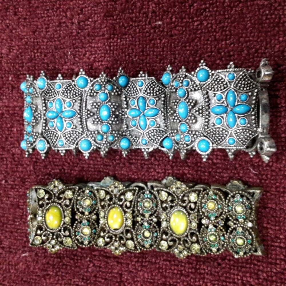 TURQUOISE & GREEN STRETCHY BRACELETS..PRETTY